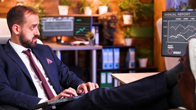 Mastering Hedging Strategies with Derivatives: Practical Insights for Finance Professionals