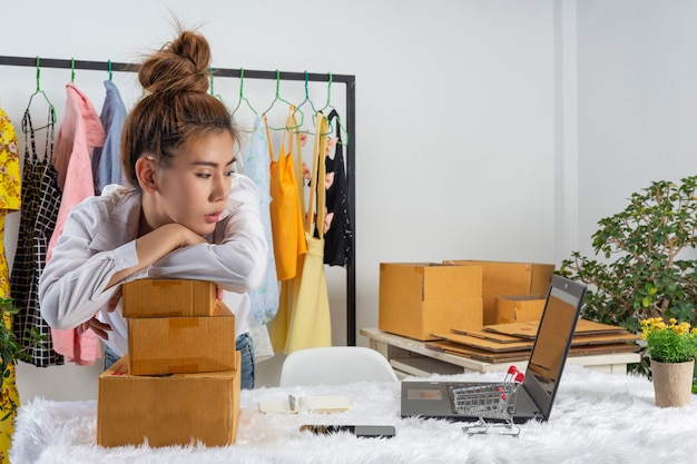 How Can E-commerce Businesses Overcome Common Shopify Challenges?